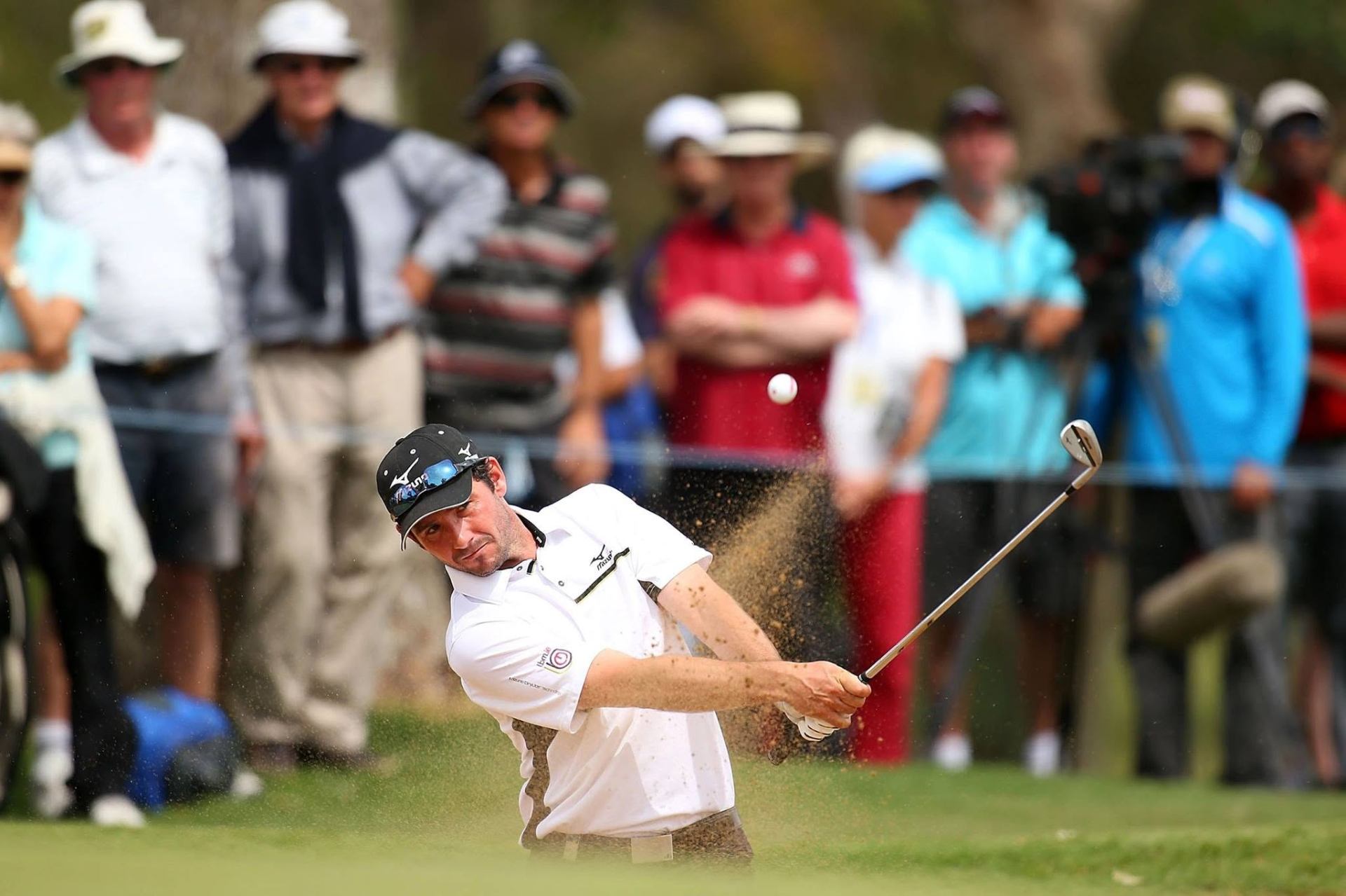 Peter Whiteford playing a bunker shot